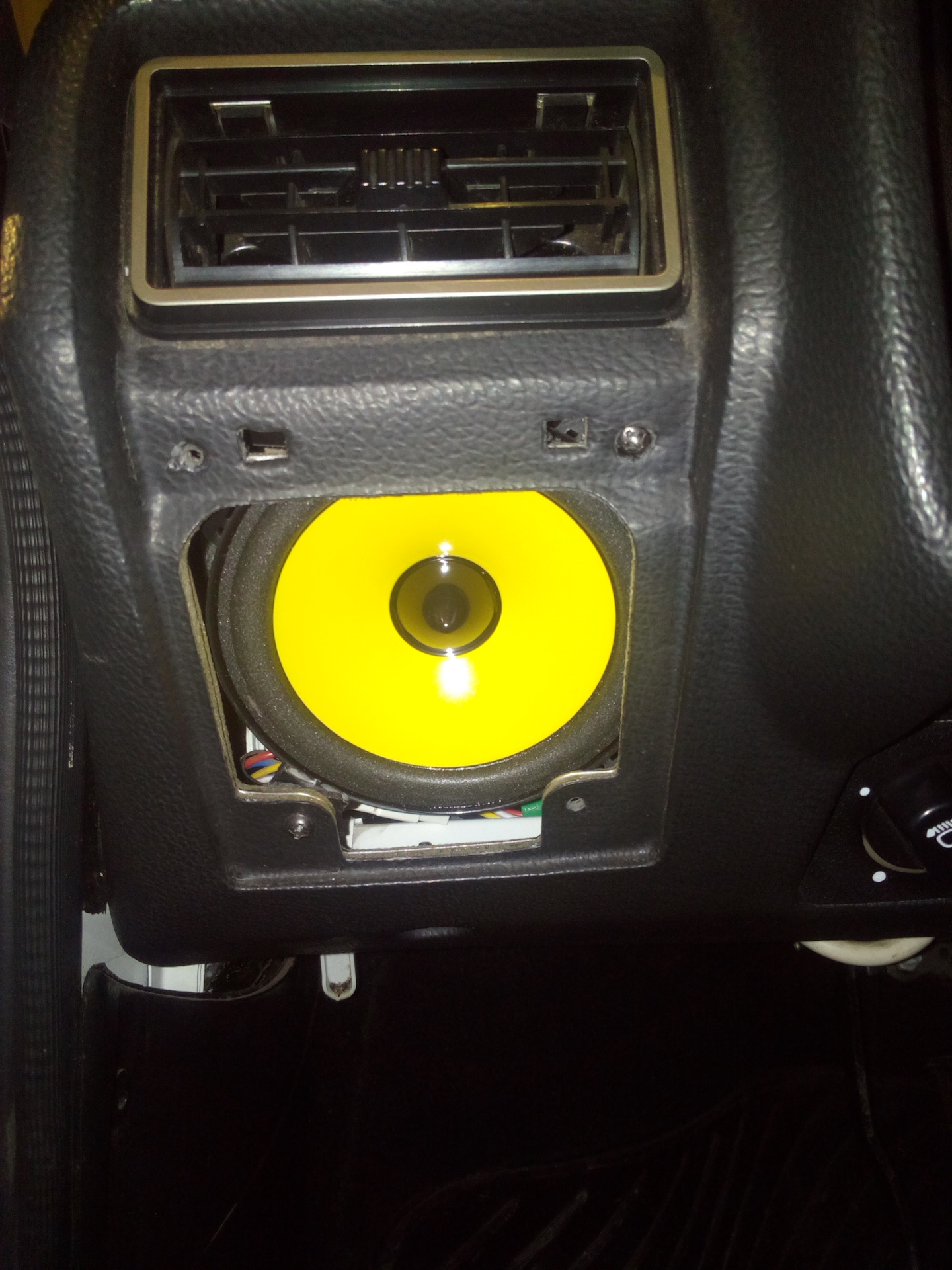 Размер динамиков в ваз 2107. Размер динамиков в ваз 2107. 16 динамик в передние двери ваз 2107. Штатная акустика ваз 2107. Колонки 10 в штатные места ваз 2107.