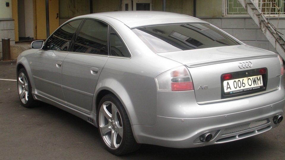 Замена штатных ламп фар на светодиодные модули в Audi A6 C5