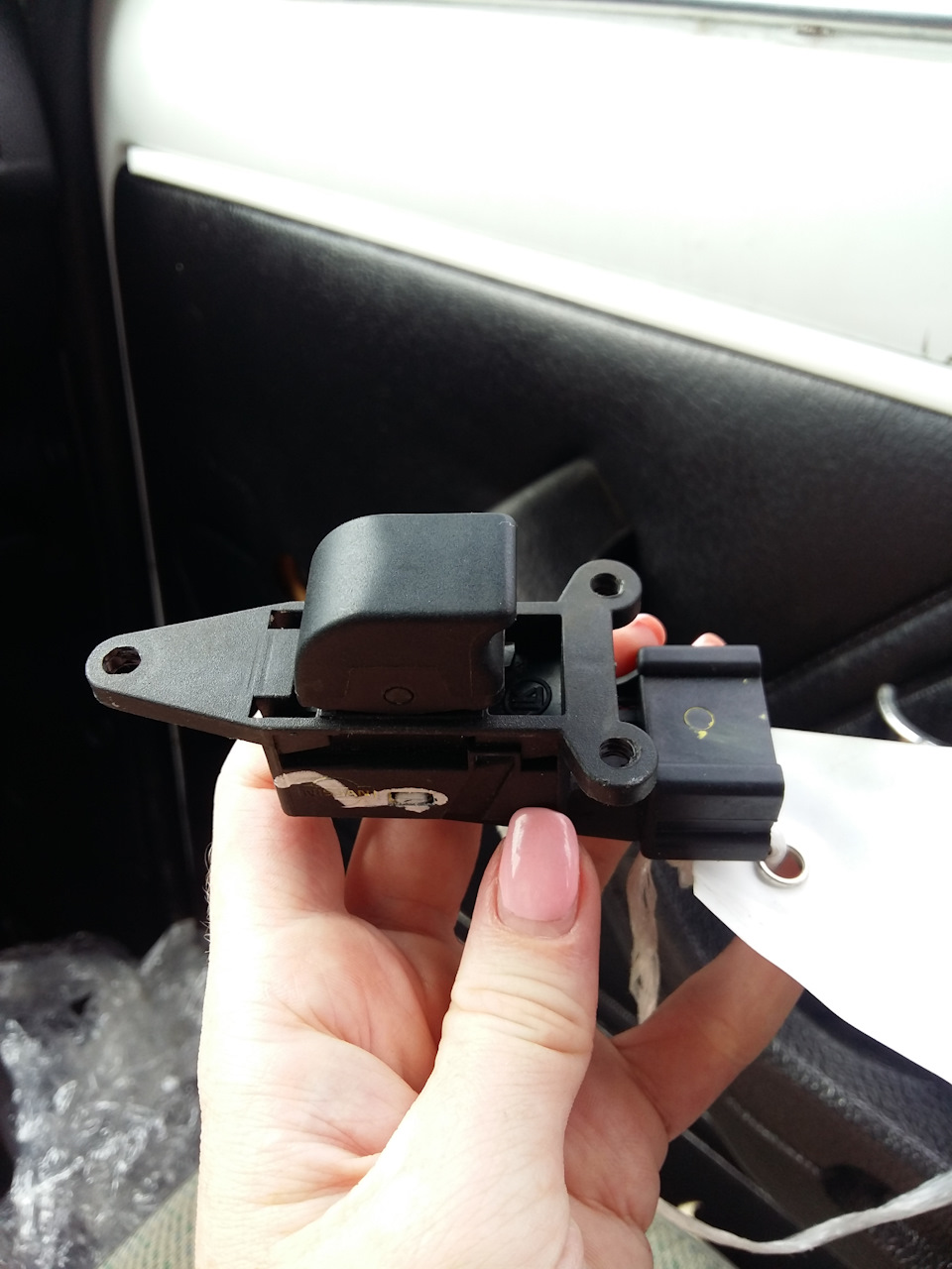 Кнопка приехала — бестолку — Nissan Micra (K11), 1,3 л, 1998 года ...