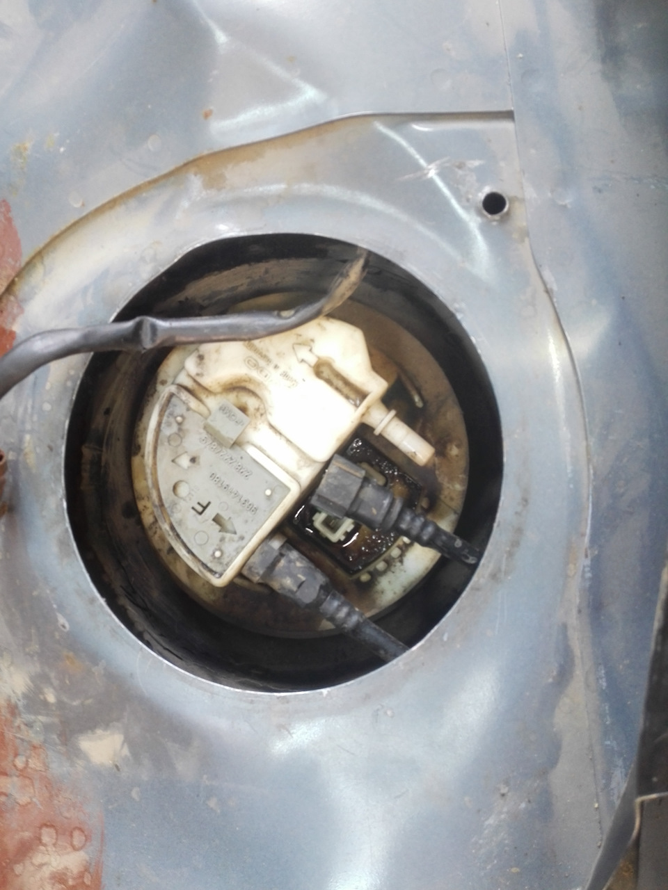 Замена колец на форсунках и чистка контактов на фишке топливного насоса ...