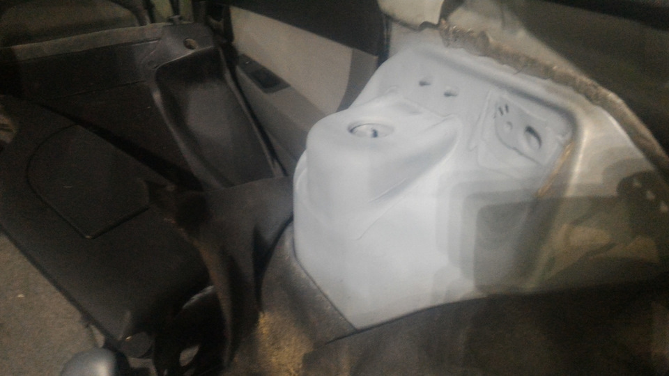 Арки задних стаканов — Lada Приора хэтчбек, 1,6 л, 2008 года | кузовной ...