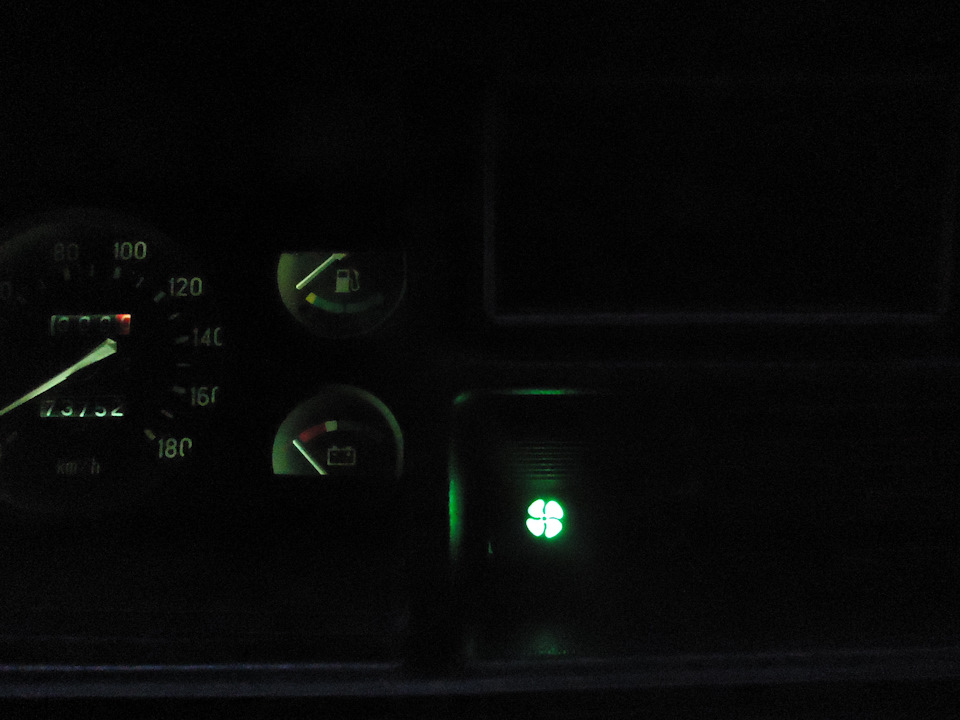 #16 Кнопка включения печки от ВАЗ 21213 — Lada 2107, 1,5 л, 1997 года ...