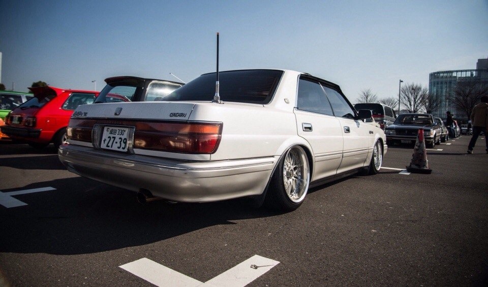 Shakotan Toyota Crown s130