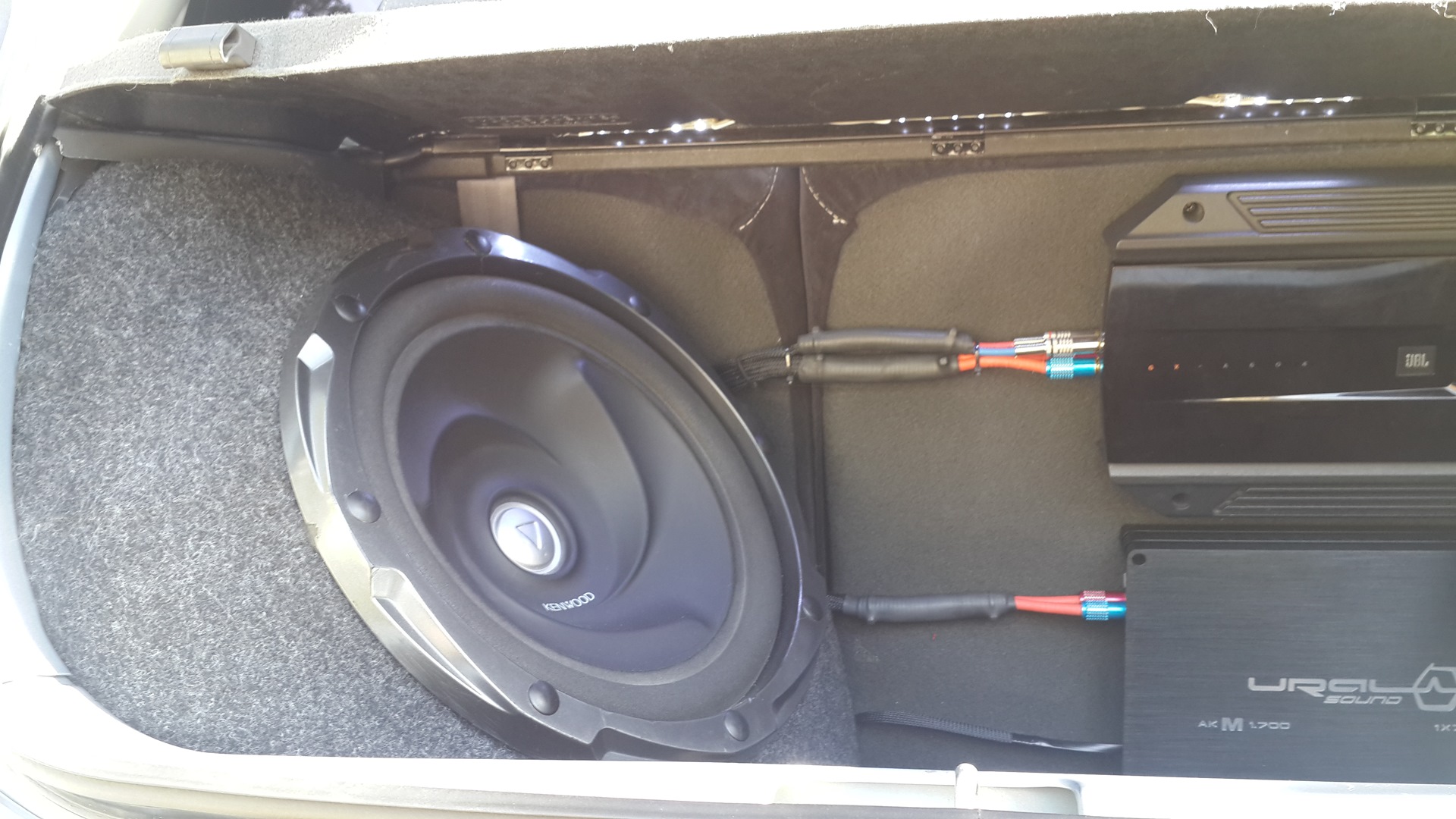 4 сабвуфера 15 дюймов в багажнике. Спортивный сабвуфер. Вакансии сабы. Вакансии сабы. Вакансии сабы.