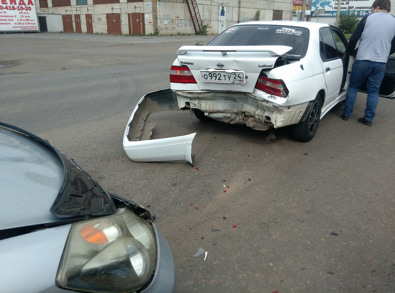 Первое ДТП (в меня стоячую въехали) — Nissan Bluebird (U14), 2 л, 1998 года  | ДТП | DRIVE2