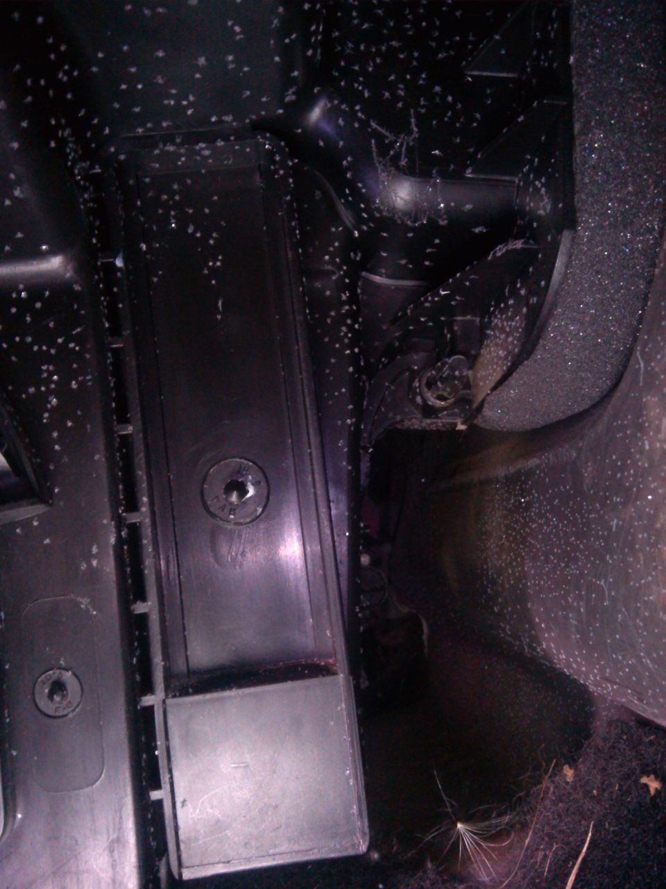 Салонный фильтр. — Renault Logan (1G), 1,6 л, 2010 года | расходники ...