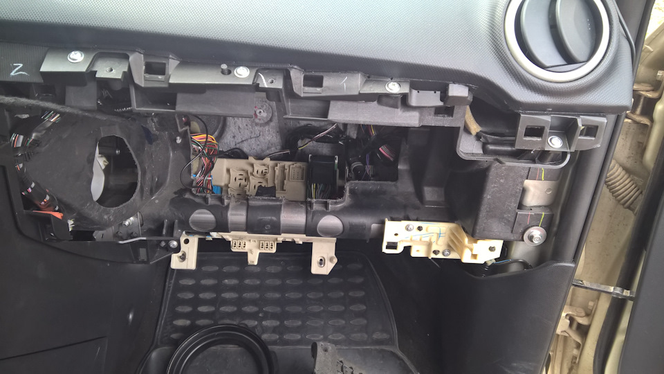 купил диффузор печки по цене мотора отопителя(((( — Mazda 3 (1G) BK, 1 ...
