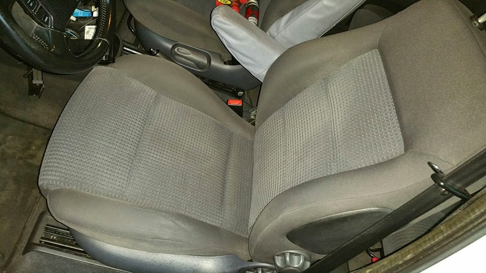 чистка салона моющим пылесосом. — Volkswagen Sharan (1G), 1,9 л, 2003 ...