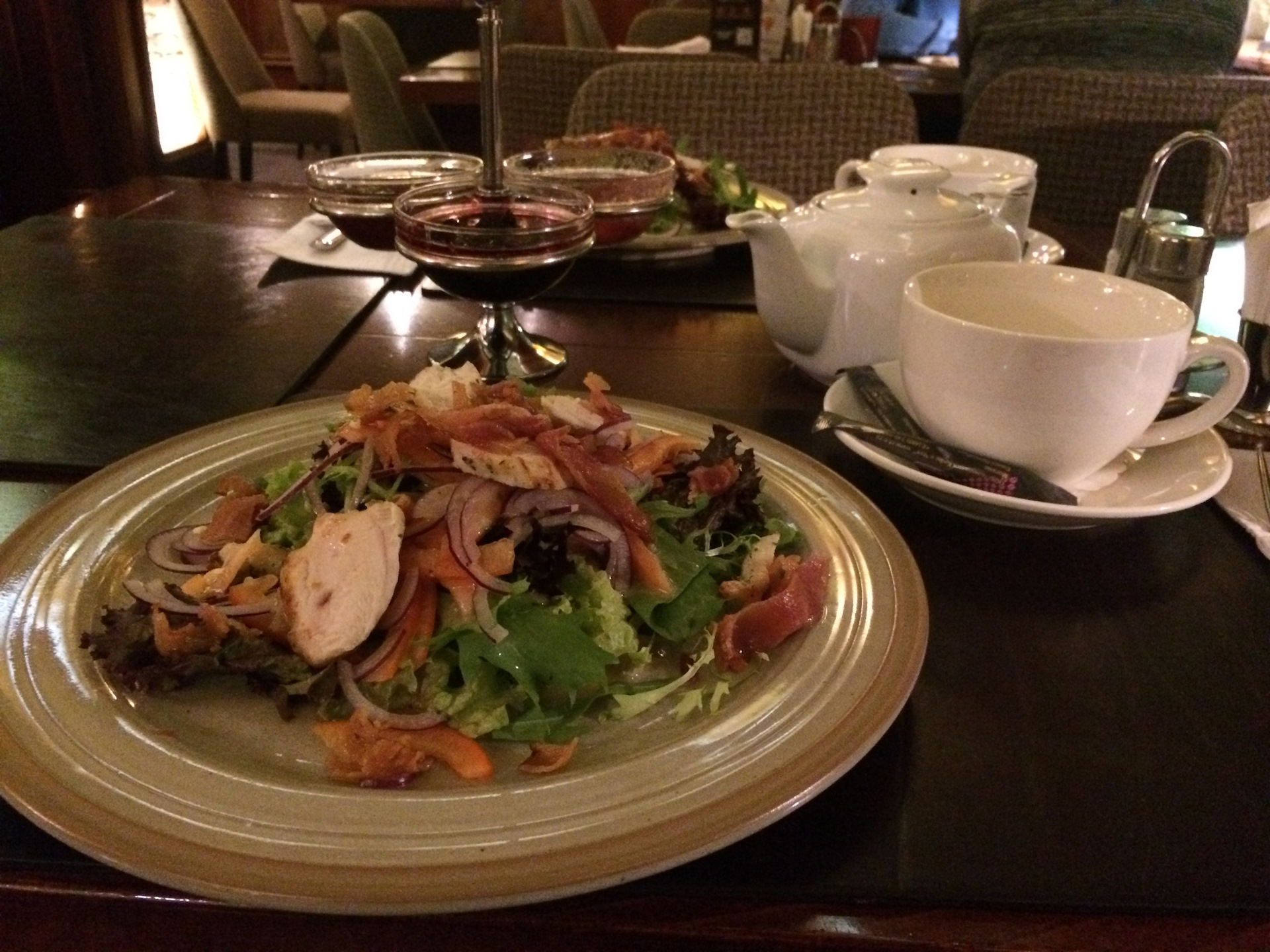 Мансарда питер ресторан. Ужин в ресторане петербург. Wine gogh ресторан spb. Ла вуе ресторан спб. Ужин в ресторане петербург.