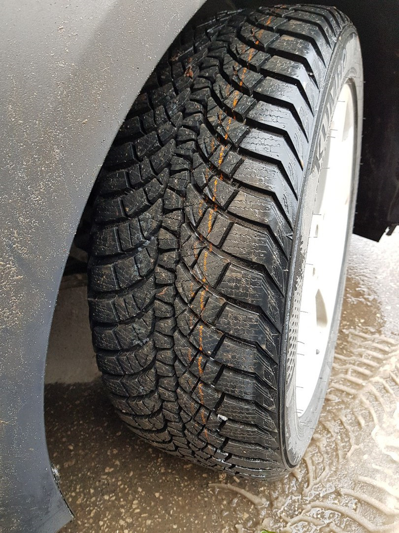 Wintercraft шины. Kumho WINTERCRAFT wp71. WINTERCRAFT wp71. Kumho WINTERCRAFT wp71 215/45 r17 2019 года.