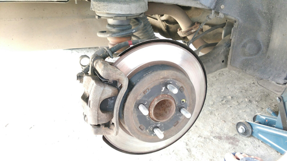 Покраска всех суппортов — Hyundai Accent (4G), 1,6 л, 2012 года ...