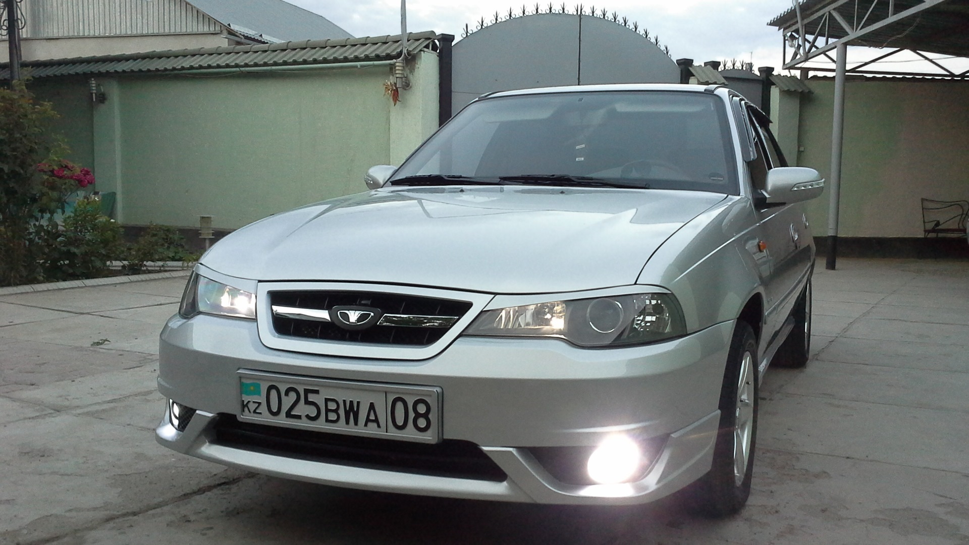 Daewoo Nexia (N150) 1.5 бензиновый 2013 | Серебристый металлик на DRIVE2