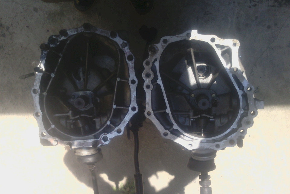 Вот где разница 30-х мкпп, задняя часть. справа тир2 — Nissan Terrano I