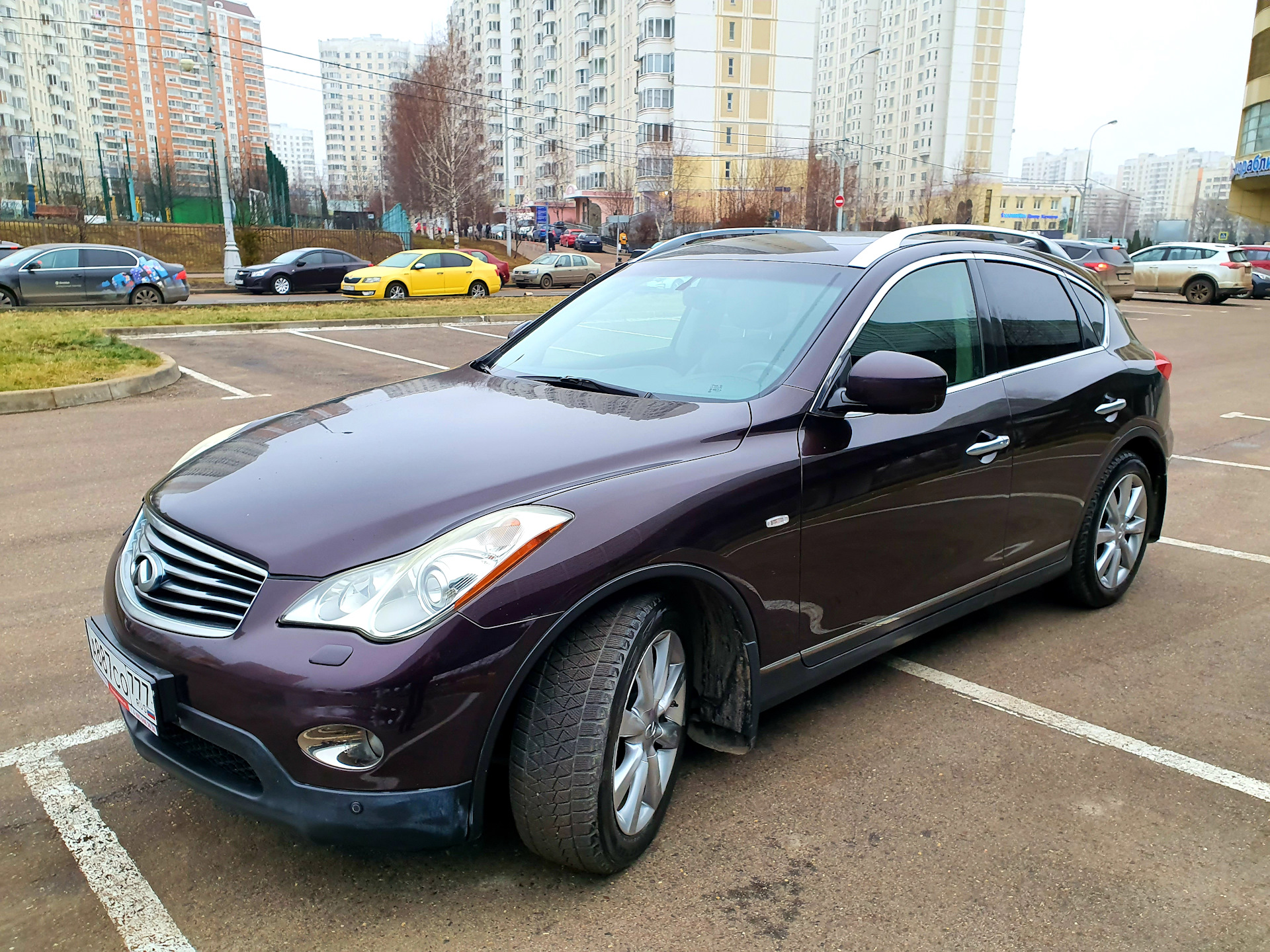 Infiniti qx50 j55 r21. Инфинити коричневый. Инфиник 35 машина. Инфиник д 2007.