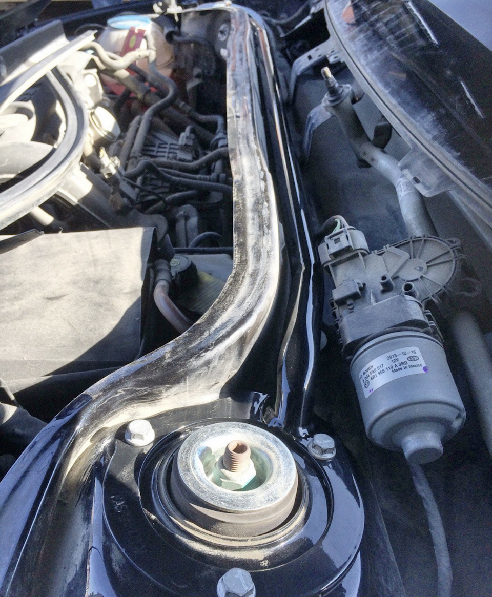 Замена отбойников задних амортизаторов Volkswagen Jetta V, 2 л, 2006 года свои