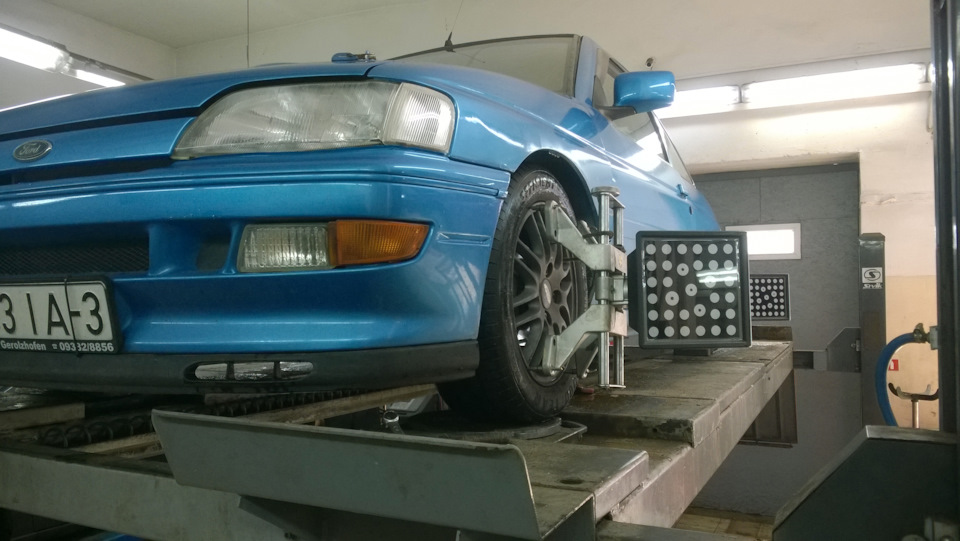 На стенде — Ford Escort Mk5