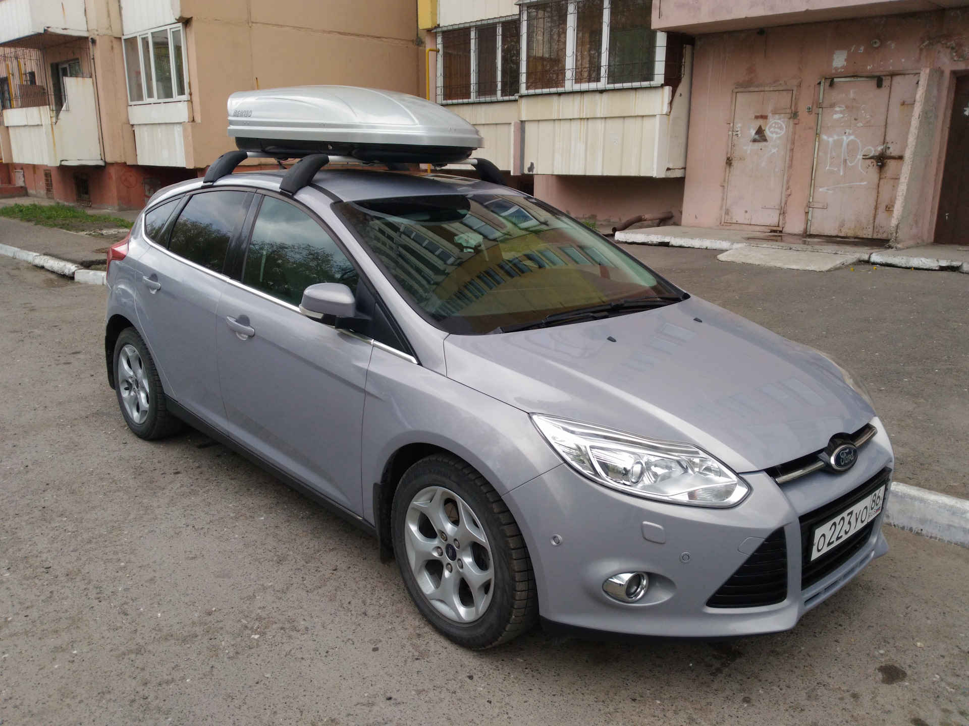 Крыша фф3. Ford Focus 3 хэтчбек с боксом на крыше. Сплиттер на крышу фф3 хэтчбек. Багажник для велосипеда на крышу фф3.