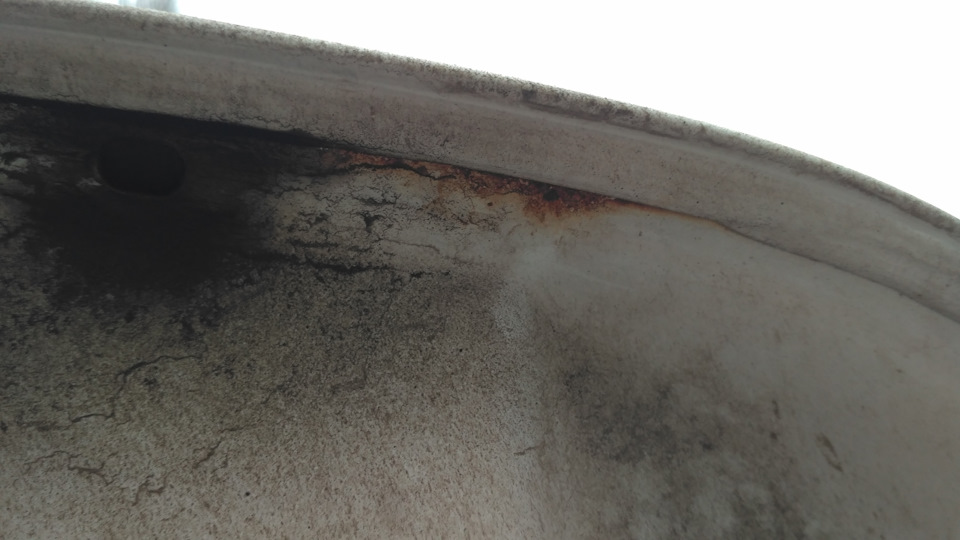 39988 км. Ржавеет Лада Гранта #1 — Lada Гранта лифтбек, 1,6 л, 2015 ...