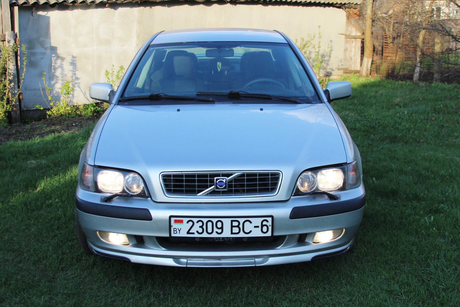 40 губа. Губа Volvo s40. Volvo s40 губа переднего бампера. Volvo s80 губа. Бампер передний Вольво s40.