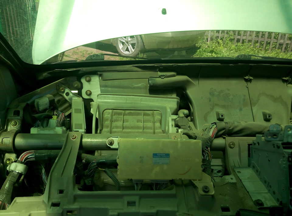 проклейка торпеды — Toyota Premio (T240), 1,8 л, 2003 года | своими ...