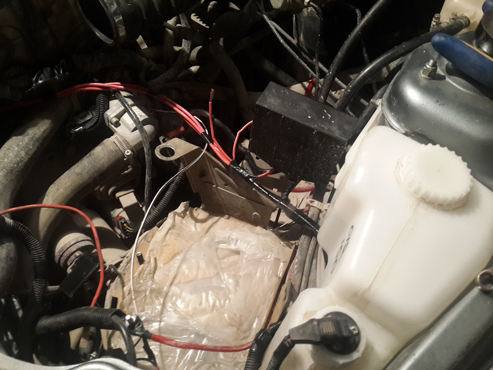 Блок больших предохранителей от приоры — Lada 21104, 1,6 л, 2006 года ...