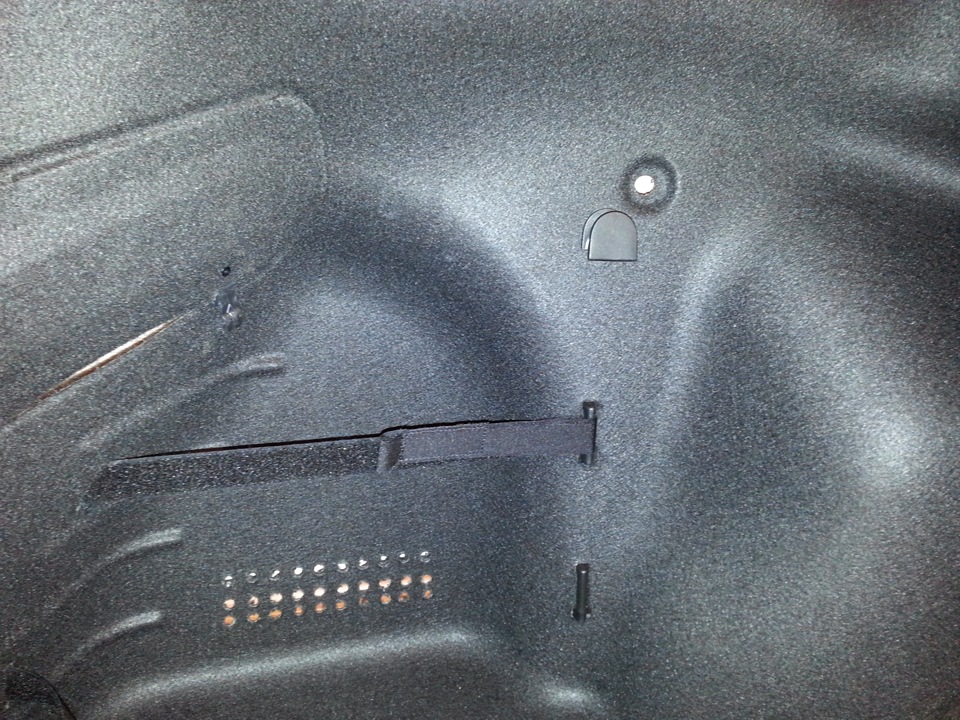 Крючок в обшивке. — Hyundai Solaris (1G)