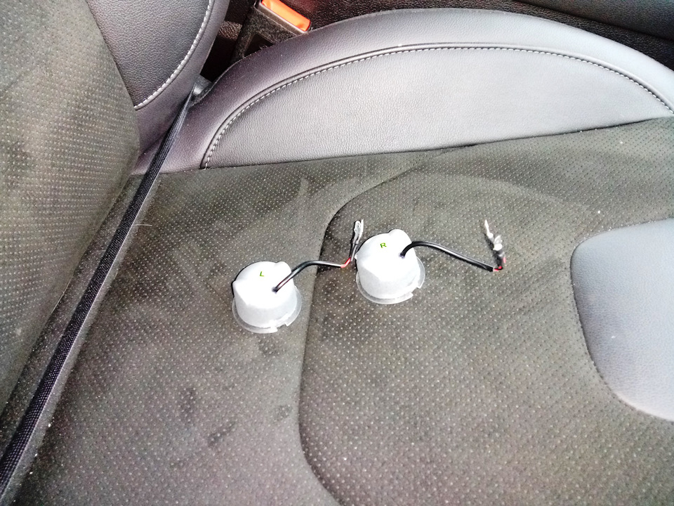 Левый и правый — подписаны. — Ford Mondeo V