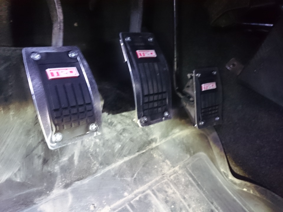 Накладки на педали, подкраска подкапотного пространства и замена тосола ...