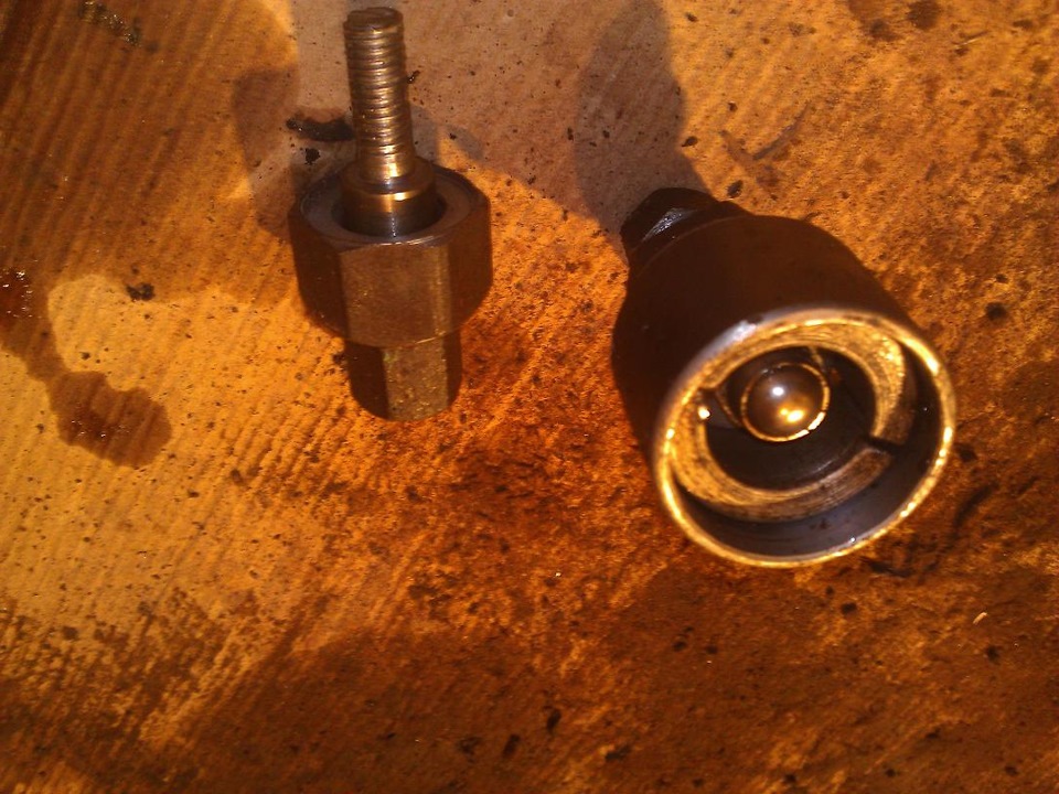 При помощи таких приспособ снимаем шкив насоса. — Jeep Grand Cherokee (ZJ)