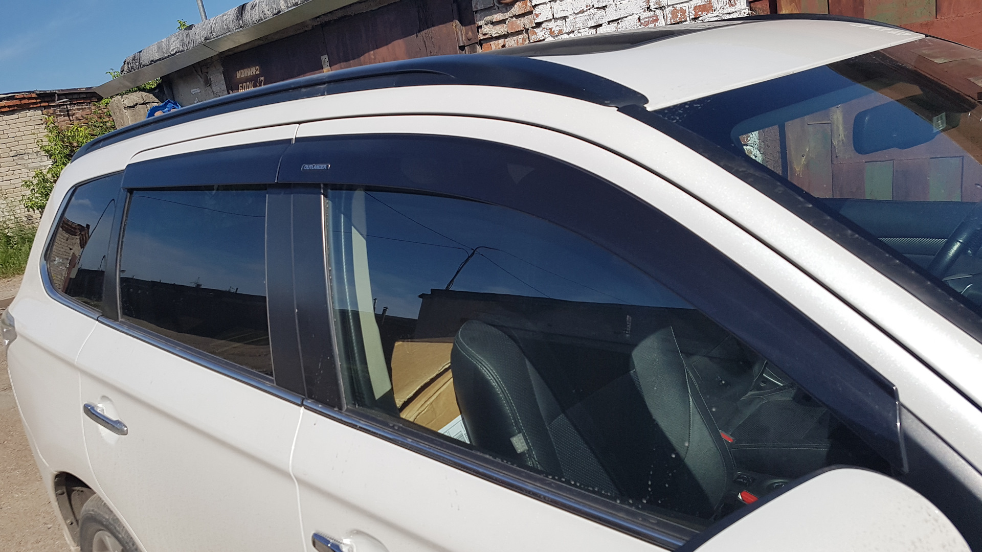 ветровики мицубиси аутлендер 3 mz562905ex. цвет: черный a4 sd (b5) 1995-2000. дефлекторы аутлендер. дефлекторы окон mitsubishi outlander 3. дефлекторы на окна митсубиси аутлендер 3.