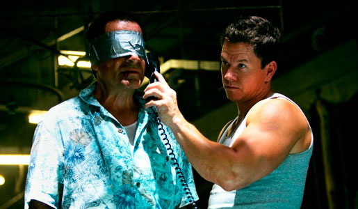 анаболики кровью и потом реальная история все фото. 5aede5es 960. анаболики кровью и потом реальная история все фото фото. анаболики кровью и потом реальная история все фото-5aede5es 960. картинка анаболики кровью и потом реальная история все фото. картинка 5aede5es 960. Судья Алекс Феррер: «Если бы кто-то придумал такой сценарий, все бы сочли его невероятным. Это было похоже на неправдоподобный сюжет для телефильма, но это было на самом деле.»Фильм «Pain & Gain» основан на реальных событиях, которые действительно произошли в середине девяностых в Майами, штат Флорида. Однако фильм затронул лишь малую часть всей этой умопомрачительной истории, многие интересные моменты остались за кадром. И это был тот самый случай, который запал глубоко в душу всех, кто вел расследование — такую ужасающую жестокость проявили накачанные преступники.Летом 1992 года спортивный клуб Sun Gym в Майами выглядел процветающим предприятием. Согласно записям, в нем регулярно тренировались более пятисот человек, но на самом деле все было не так радужно: один за другим клиенты утекали в новый спорткомплекс Gold's Gym, недавно открытый в Майами Лейкс. Неудивительно: если в Sun Gym существовал культ грубой силы и нацеленности на результат, Gold's Gym представлял собой по большей части место для приятной тусовки, что, конечно же, больше пришлось по душе людям, не ставящим перед собою цель завоевать титул Мистер Олимпия (а таких в спортзалах 99 процентов).Спортзалом Sun Gym владел 57-летний Джон Миз, который в молодости был профессиональным культуристом, и даже занял первое место на чемпионате Великобритании в 1962 году. С тех пор утекло немало воды, и Миз, получивший статус бухгалтера и нотариуса, уже не был похож на гору мускулов. Но страсть к бодибилдингу не покидала его, и в январе 1987-го на прибыль от своей бухгалтерской фирмы Джон открыл «спортзал мечты», надеясь, что он станет со временем настоящей Меккой для всех бодибилдеров Флориды. С тех пор Миз регулярно организовывал местные соревнования культуристов, и все спортсмены, приезжавшие на конкурсы в Майами, тренировались в Sun Gym. анаболики кровью и потом реальная история все фото. 5aede5es 960. анаболики кровью и потом реальная история все фото фото. анаболики кровью и потом реальная история все фото-5aede5es 960. картинка анаболики кровью и потом реальная история все фото. картинка 5aede5es 960. Судья Алекс Феррер: «Если бы кто-то придумал такой сценарий, все бы сочли его невероятным. Это было похоже на неправдоподобный сюжет для телефильма, но это было на самом деле.»Фильм «Pain & Gain» основан на реальных событиях, которые действительно произошли в середине девяностых в Майами, штат Флорида. Однако фильм затронул лишь малую часть всей этой умопомрачительной истории, многие интересные моменты остались за кадром. И это был тот самый случай, который запал глубоко в душу всех, кто вел расследование — такую ужасающую жестокость проявили накачанные преступники.Летом 1992 года спортивный клуб Sun Gym в Майами выглядел процветающим предприятием. Согласно записям, в нем регулярно тренировались более пятисот человек, но на самом деле все было не так радужно: один за другим клиенты утекали в новый спорткомплекс Gold's Gym, недавно открытый в Майами Лейкс. Неудивительно: если в Sun Gym существовал культ грубой силы и нацеленности на результат, Gold's Gym представлял собой по большей части место для приятной тусовки, что, конечно же, больше пришлось по душе людям, не ставящим перед собою цель завоевать титул Мистер Олимпия (а таких в спортзалах 99 процентов).Спортзалом Sun Gym владел 57-летний Джон Миз, который в молодости был профессиональным культуристом, и даже занял первое место на чемпионате Великобритании в 1962 году. С тех пор утекло немало воды, и Миз, получивший статус бухгалтера и нотариуса, уже не был похож на гору мускулов. Но страсть к бодибилдингу не покидала его, и в январе 1987-го на прибыль от своей бухгалтерской фирмы Джон открыл «спортзал мечты», надеясь, что он станет со временем настоящей Меккой для всех бодибилдеров Флориды. С тех пор Миз регулярно организовывал местные соревнования культуристов, и все спортсмены, приезжавшие на конкурсы в Майами, тренировались в Sun Gym.