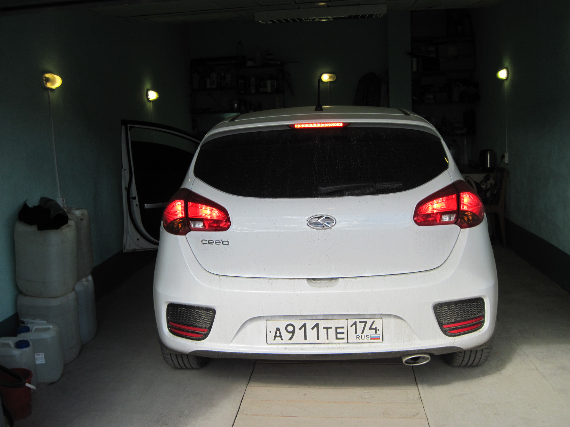Стоп сигнал ceed jd. Стоп сигнал ceed jd. Led фонари kia ceed jd. Kia ceed стоп сигнал. Фонарь заднего хода киа сид 2013.