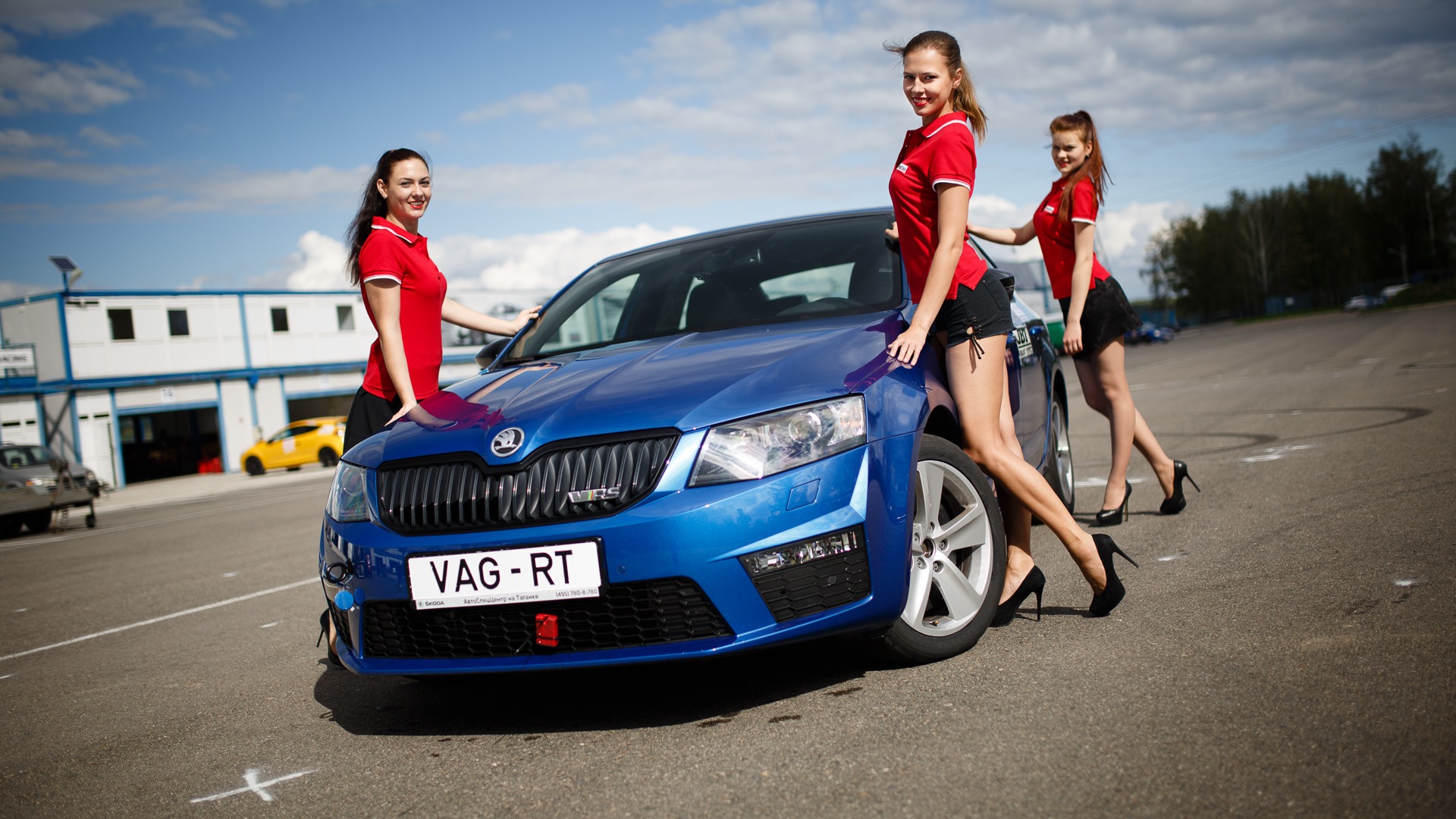 Момент шкоды. Skoda Octavia RS RHHCC. Шкода Октавия РС Шкода стрит рейсинг. 115 Группа Октавия РС. Октавия RS И девушка.