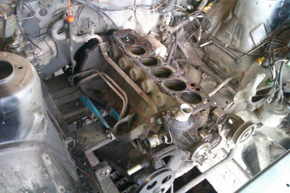 Разбор двигатель м113 5. Фото двигателя в разборе в2 34. Разобранный движок ваз 2110. Разобранный двигатель. Стоит стоит перебрать двигатель.