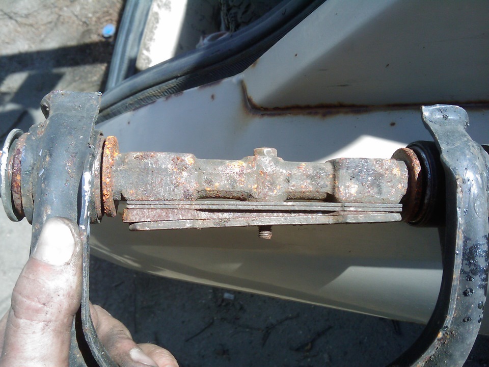 крышка багажника, и странные пластины для регулировка кастора — Москвич ...