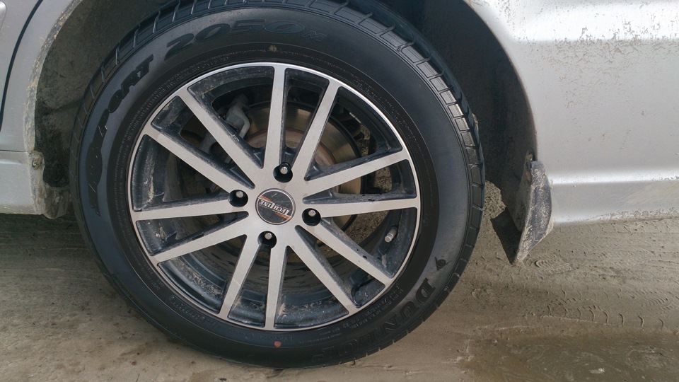Чистая машинка, черные колеса))) — Hyundai Sonata IV (EF), 2 л, 2006 ...