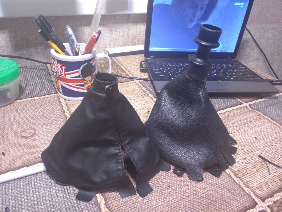 За вот эти уши на выкройке удобно ровнять чехол в рамке, без них тоже можно, но с ними удобнее — KIA Ceed SW (1G)