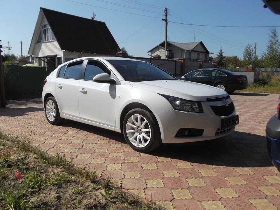 Chevrolet Cruze хэтчбек на 17 дисках