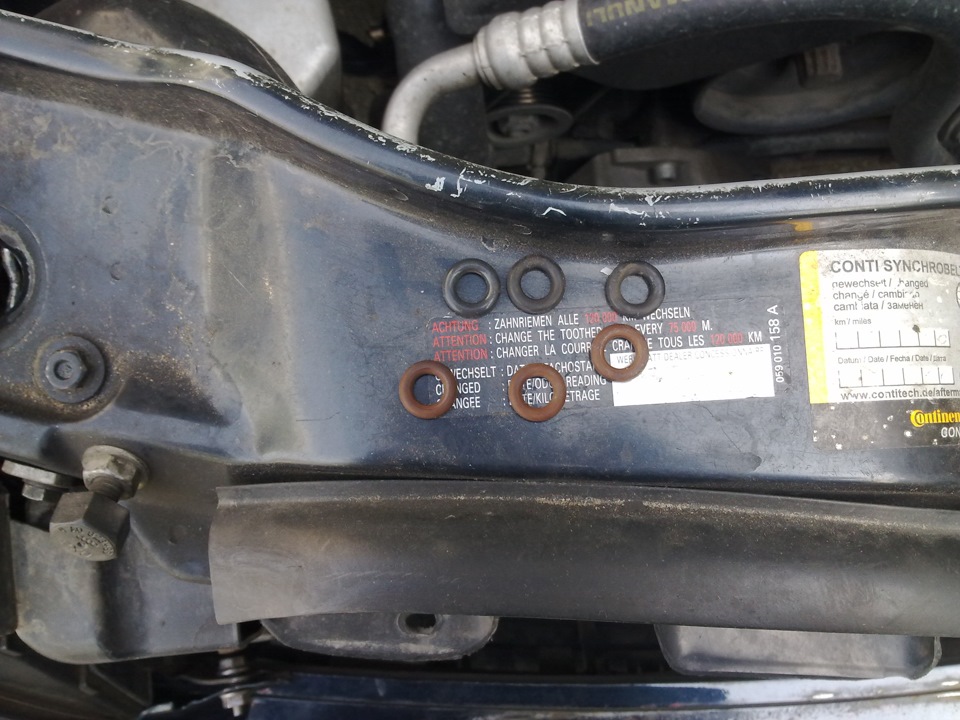 Замена колечек на форсунках — Audi A6 (C4), 2,6 л, 1994 года | своими ...