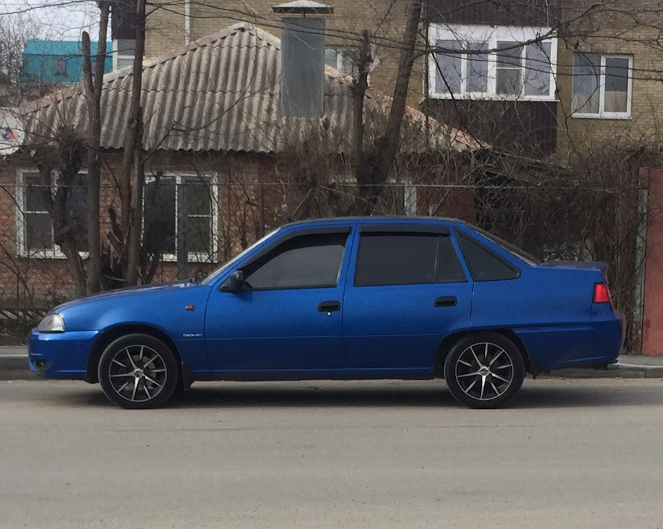 Daewoo Nexia 2 синяя