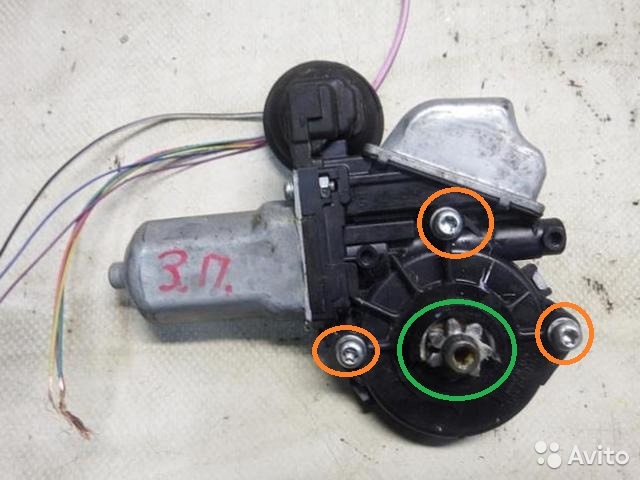 5b23516s 960 Как открыть заднее стекло highlander