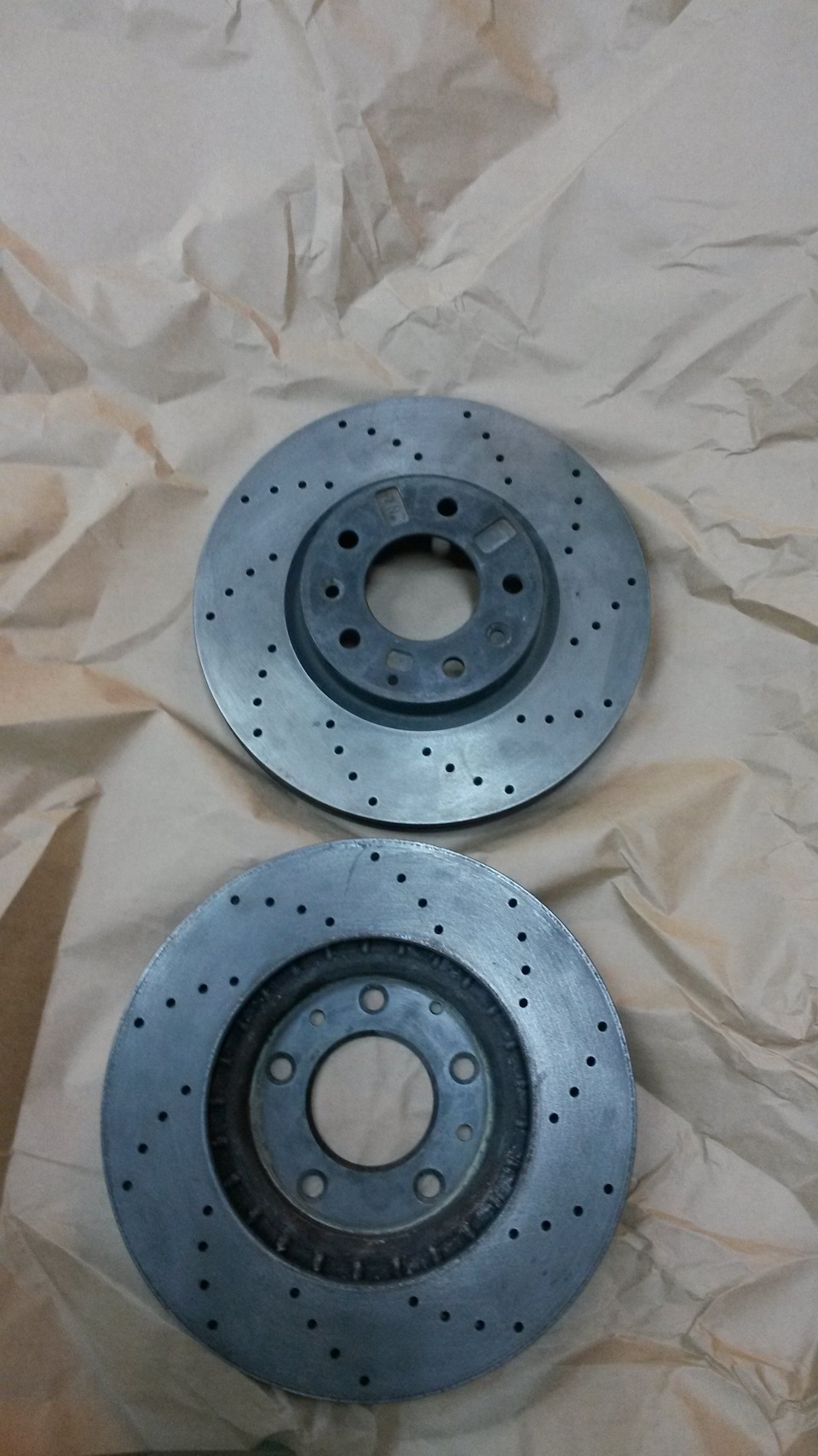 Перфорированные спортивные тормозные диски — Mazda CX-7, 2,3 л, 2008 ...