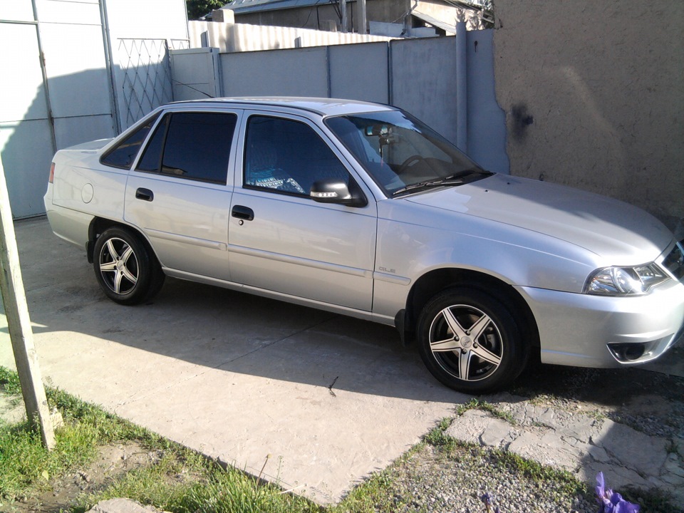 Део нексия колеса. Диски r14 Daewoo Nexia. 185/60 R14 Nexia. Литьё r14 Daewoo Nexia. Дэу Нексия на 14 дисках.