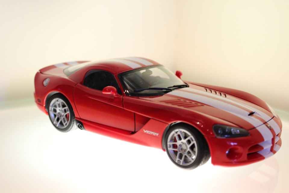 Dodge Viper AUTOART 1 18