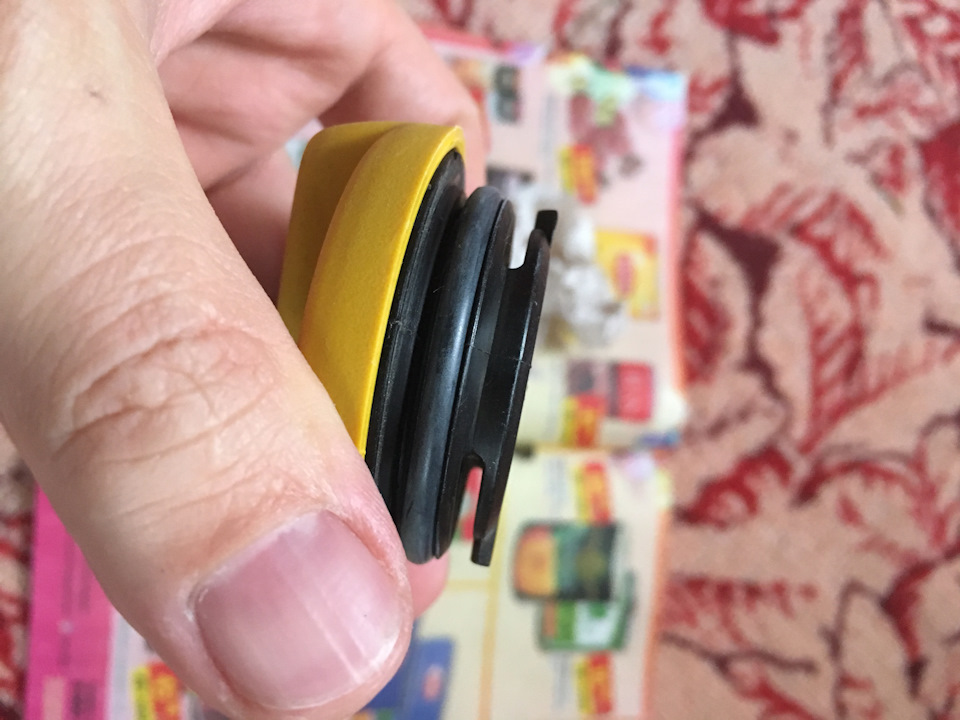 Замена прокладки на маслозаливной крышке — Opel Astra H GTC, 1,8 л ...