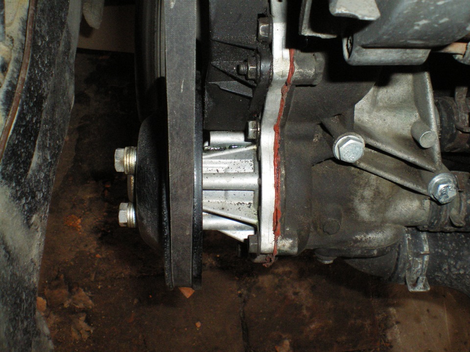 Крепление помпы к7м. Нива 2121 крепление помпы. Замена помпы акцент. Помпа нива 2121. Крепление помпы.