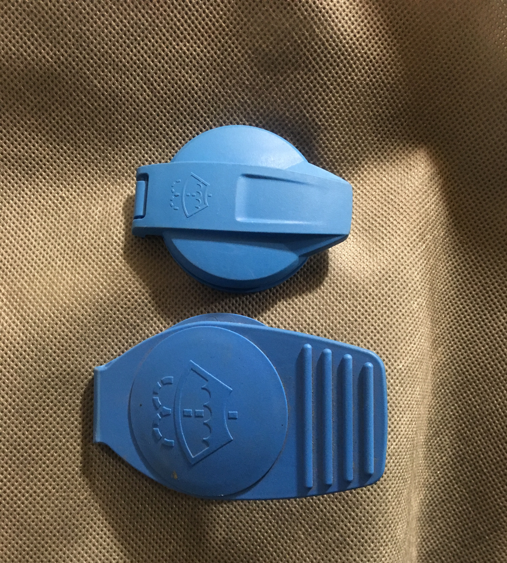 Крышка бачка омывателя от Audi Q7 4M — Audi A4 (B7), 3 л, 2005 года ...