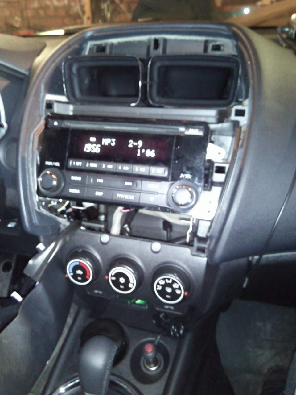 Установка саба и подключение к штатному ГУ — Mitsubishi ASX, 1,8 л ...