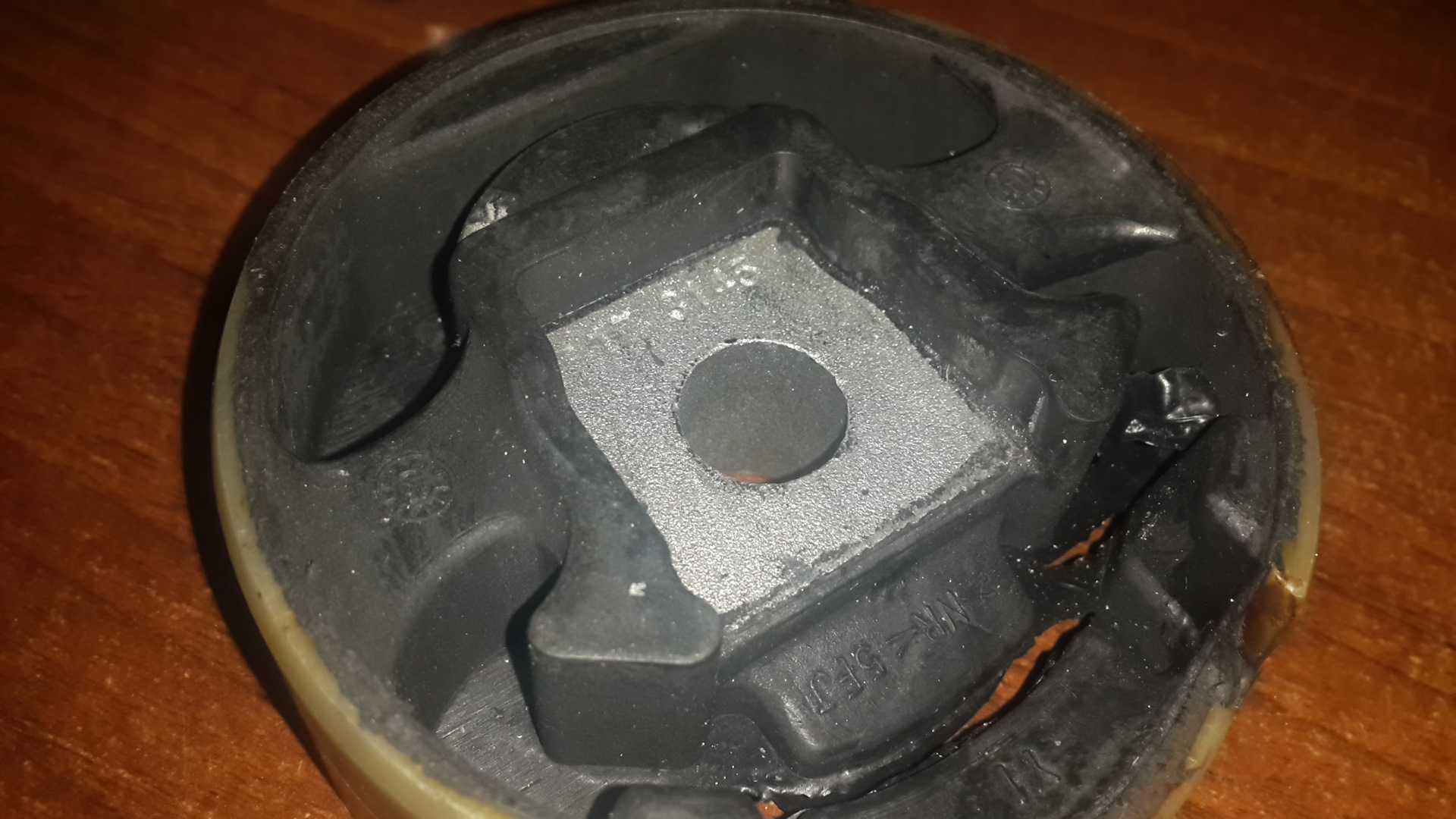 В поворотах и на старте слышен стук — Volkswagen Golf Mk5, 1,6 л., 2005 ...