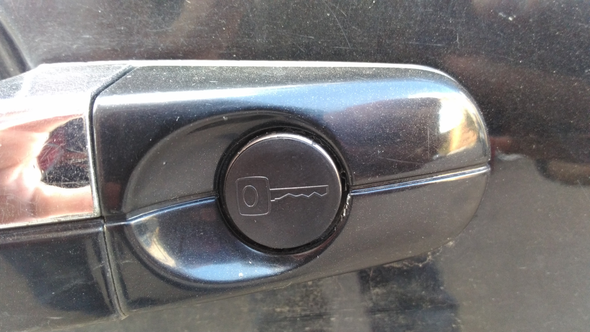 Дверная ручка форд фокус 2. Заглушка дверной ручки фокус 2. Заглушка замка двери Ford. Заглушка двери Форд фокус 2. Заглушка замка водительской двери Форд фокус 2.